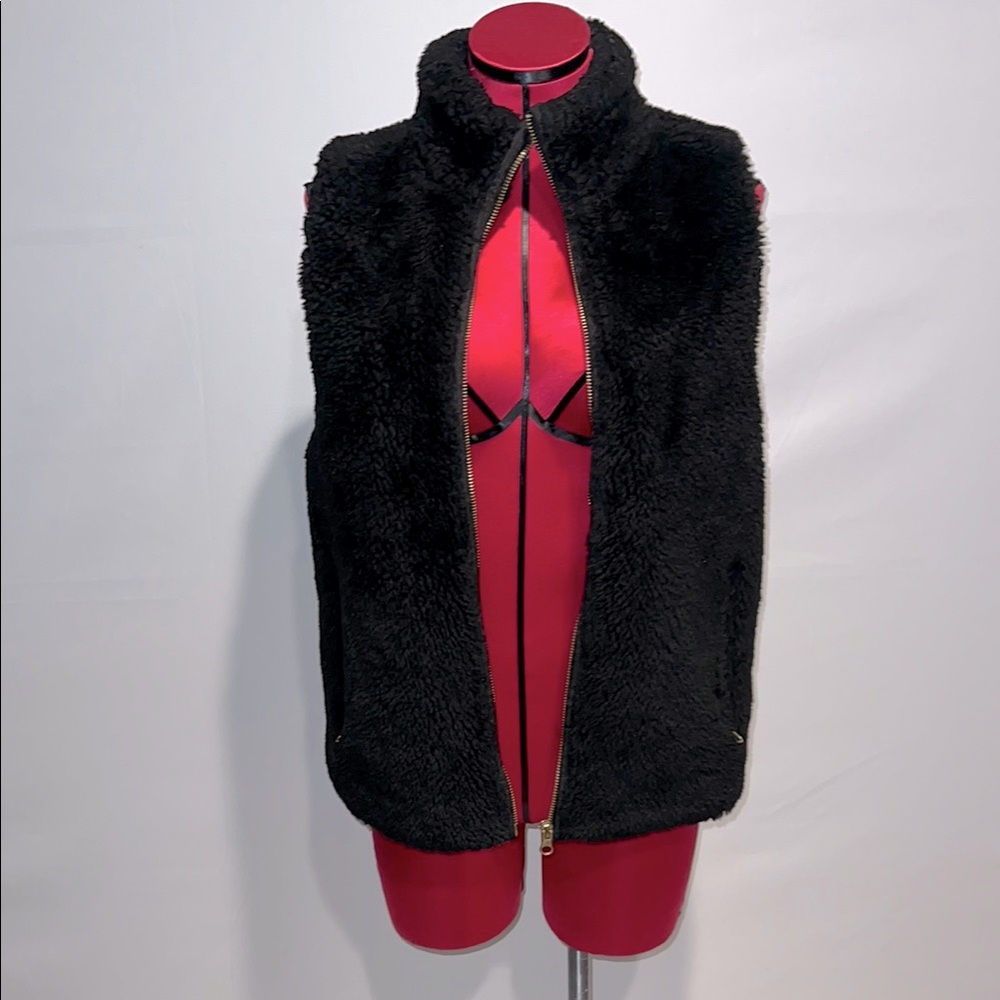 Black Sherpa Zip Up Fashion Vest!